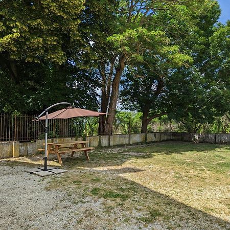 Bed and Breakfast Domaine Du Faure Chadurie Exterior foto